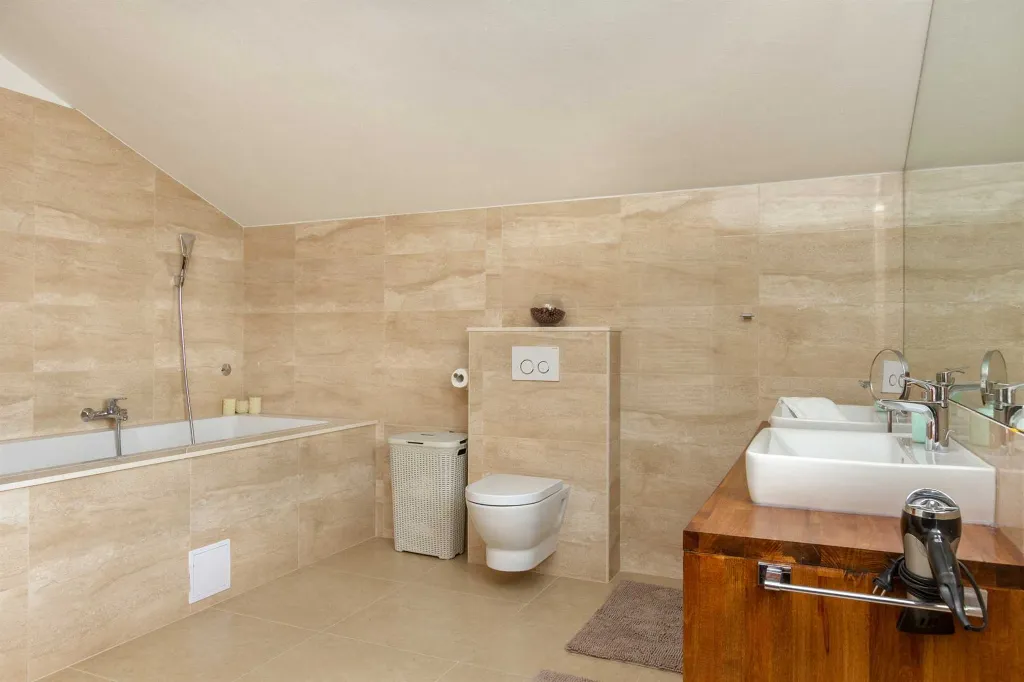 Contemporary Villa with Pool in Žrnovnica