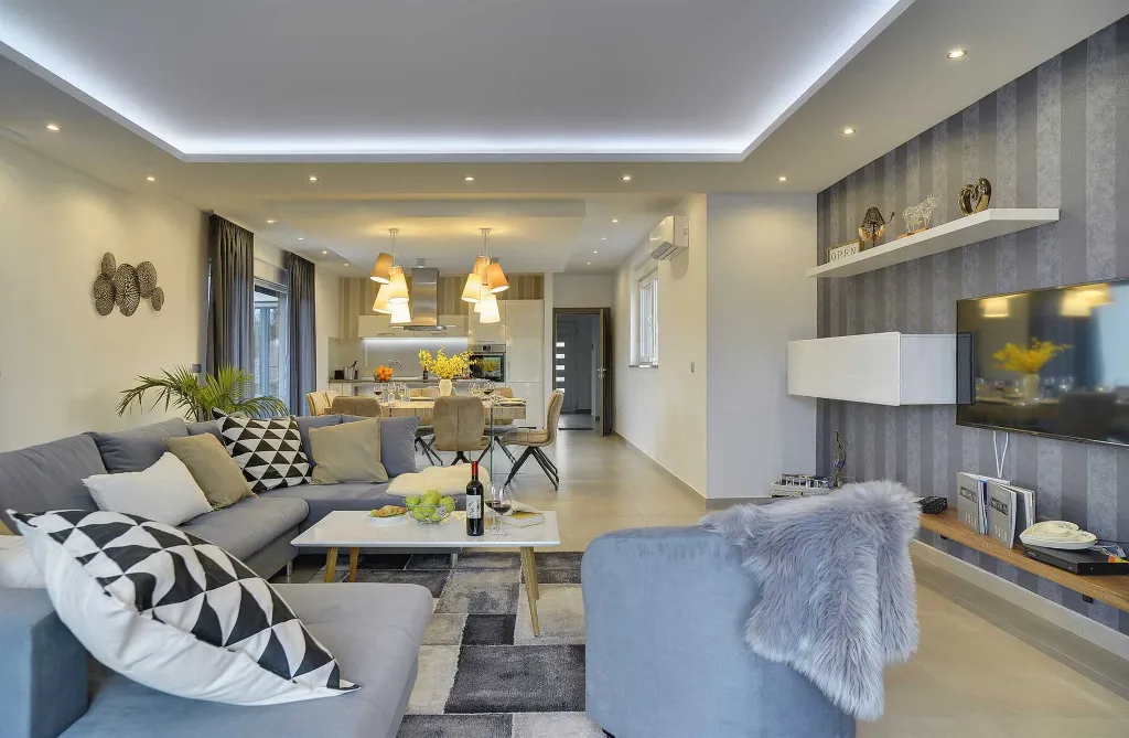 Modern Villa with Pool and Terrace in Pula