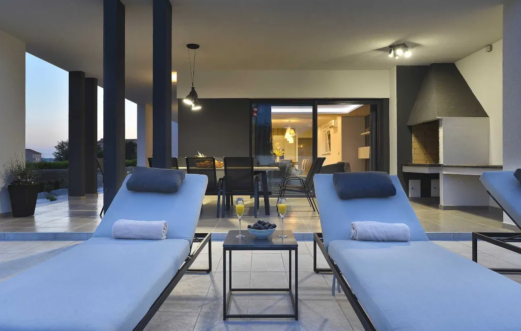 Modern Villa with Pool and Terrace in Pula