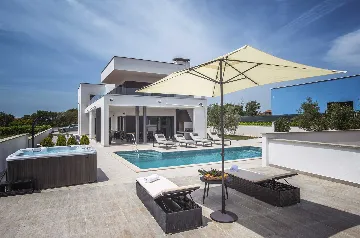 Modern Villa with Pool and Terrace in Pula