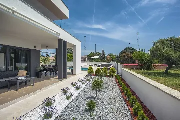 Modern Villa with Pool and Terrace in Pula