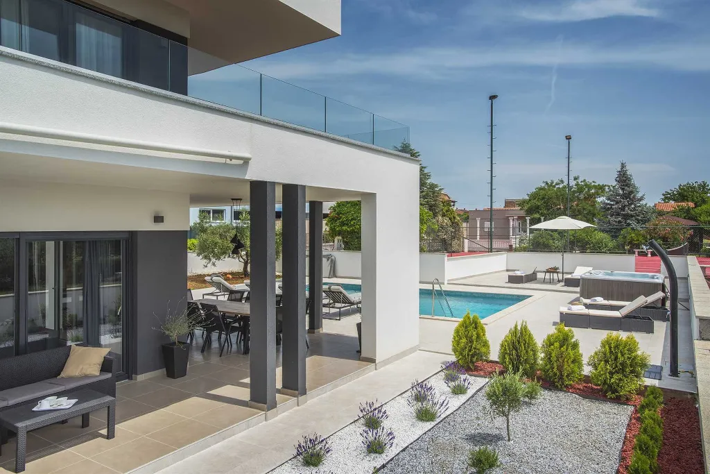 Modern Villa with Pool and Terrace in Pula