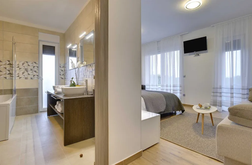 Modern Villa with Pool and Terrace in Pula