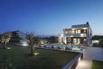 Modern Family Villa with Pool in Pula