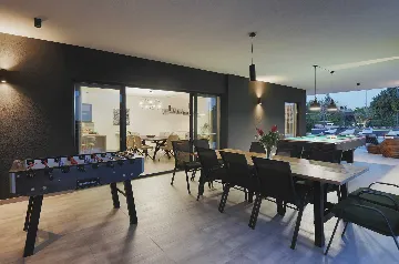 Modern Family Villa with Pool in Pula