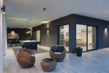 Modern Family Villa with Pool in Pula