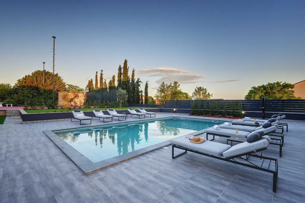 Modern Family Villa with Pool in Pula