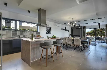 Modern Family Villa with Pool in Pula