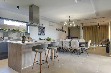 Modern Family Villa with Pool in Pula