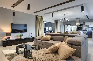 Modern Family Villa with Pool in Pula