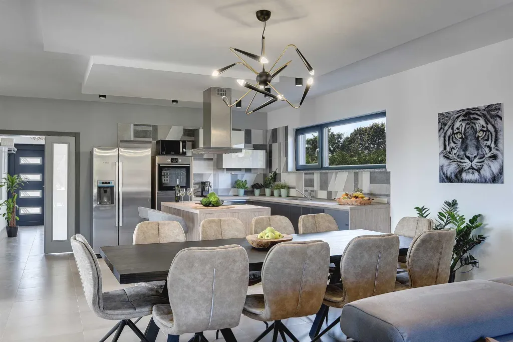 Modern Family Villa with Pool in Pula