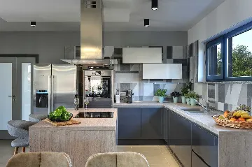 Modern Family Villa with Pool in Pula