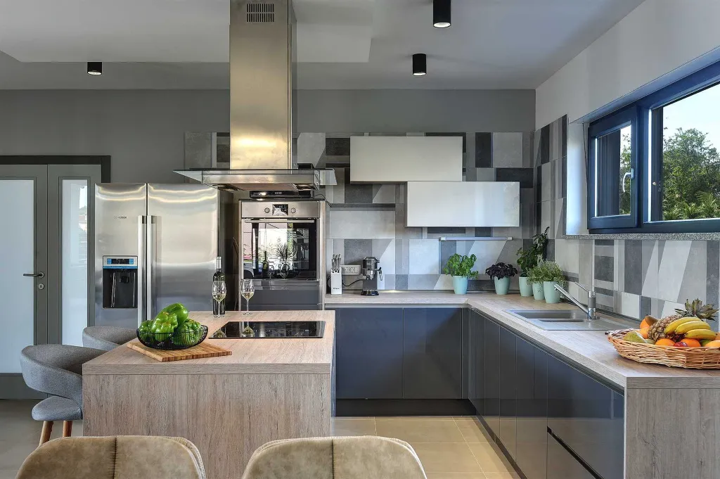 Modern Family Villa with Pool in Pula