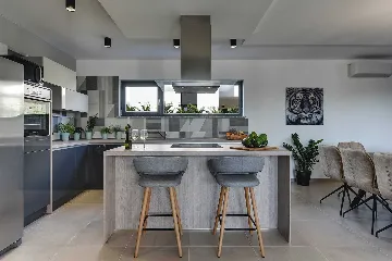 Modern Family Villa with Pool in Pula