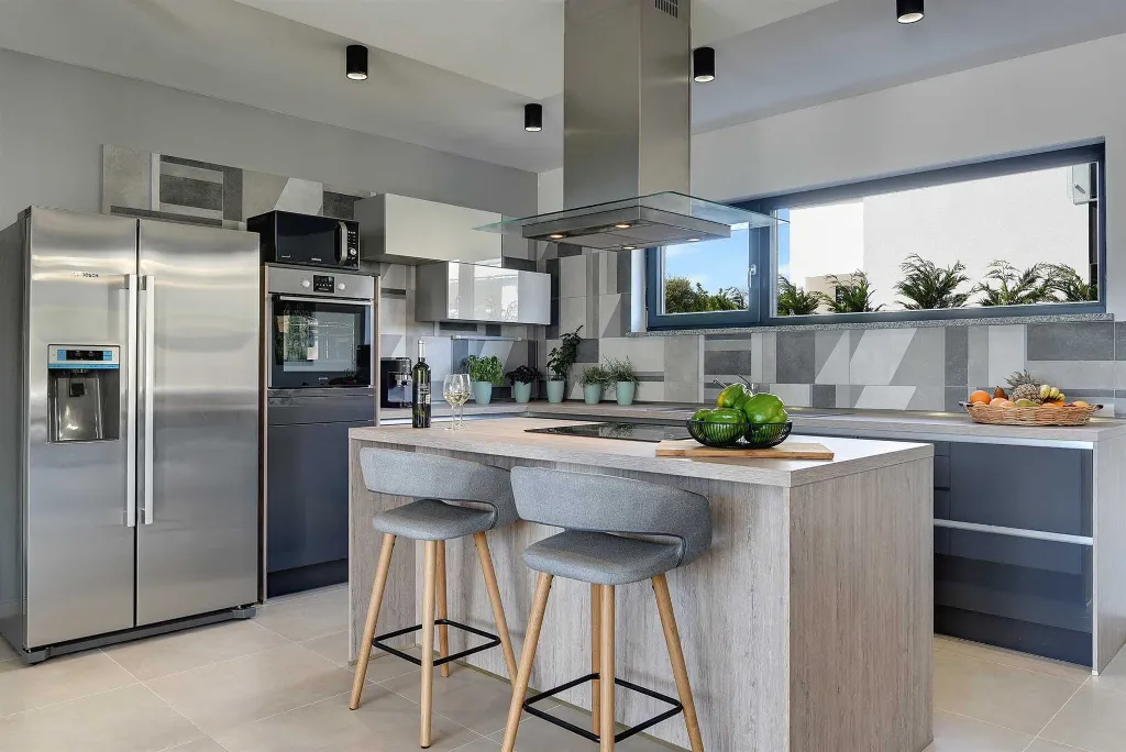 Modern Family Villa with Pool in Pula
