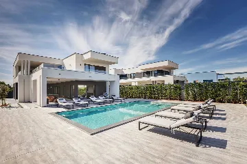 Modern Family Villa with Pool in Pula