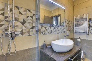 Modern Family Villa with Pool in Pula