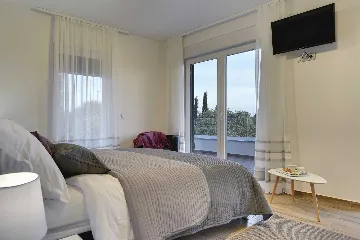 Modern Family Villa with Pool in Pula