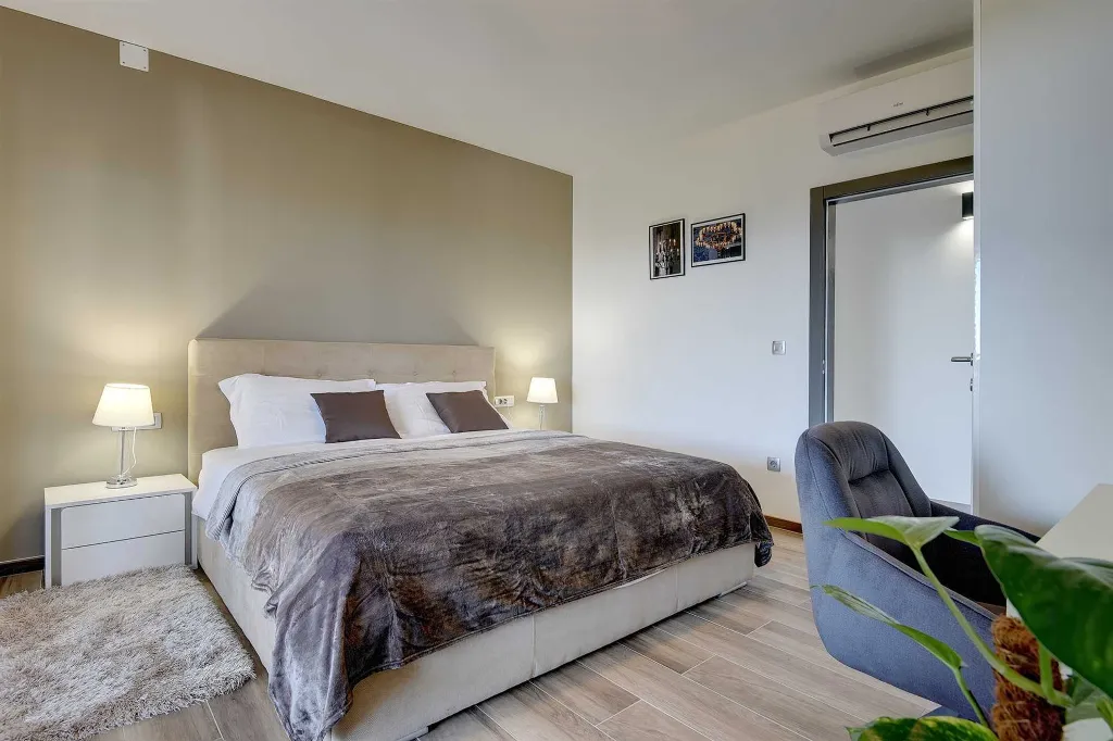 Modern Family Villa with Pool in Pula