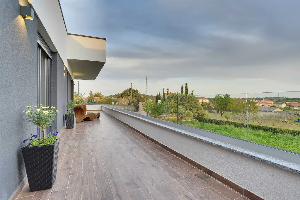 Modern Family Villa with Pool in Pula