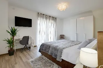 Modern Family Villa with Pool in Pula