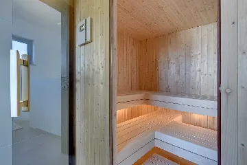 Modern Family Villa with Pool in Pula