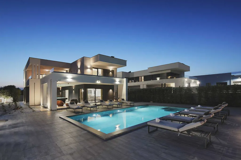 Modern Family Villa with Pool in Pula