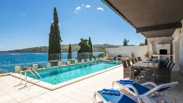 Spacious 9-Bedroom Villa with Pool in Seget Vranjica