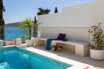 Spacious 9-Bedroom Villa with Pool in Seget Vranjica