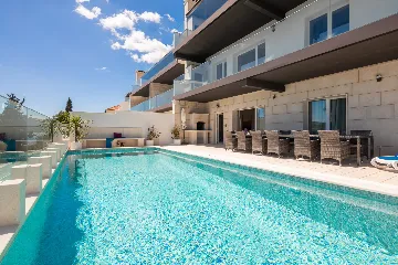 Spacious 9-Bedroom Villa with Pool in Seget Vranjica