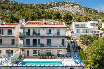 Spacious 9-Bedroom Villa with Pool in Seget Vranjica