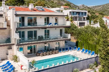 Spacious 9-Bedroom Villa with Pool in Seget Vranjica