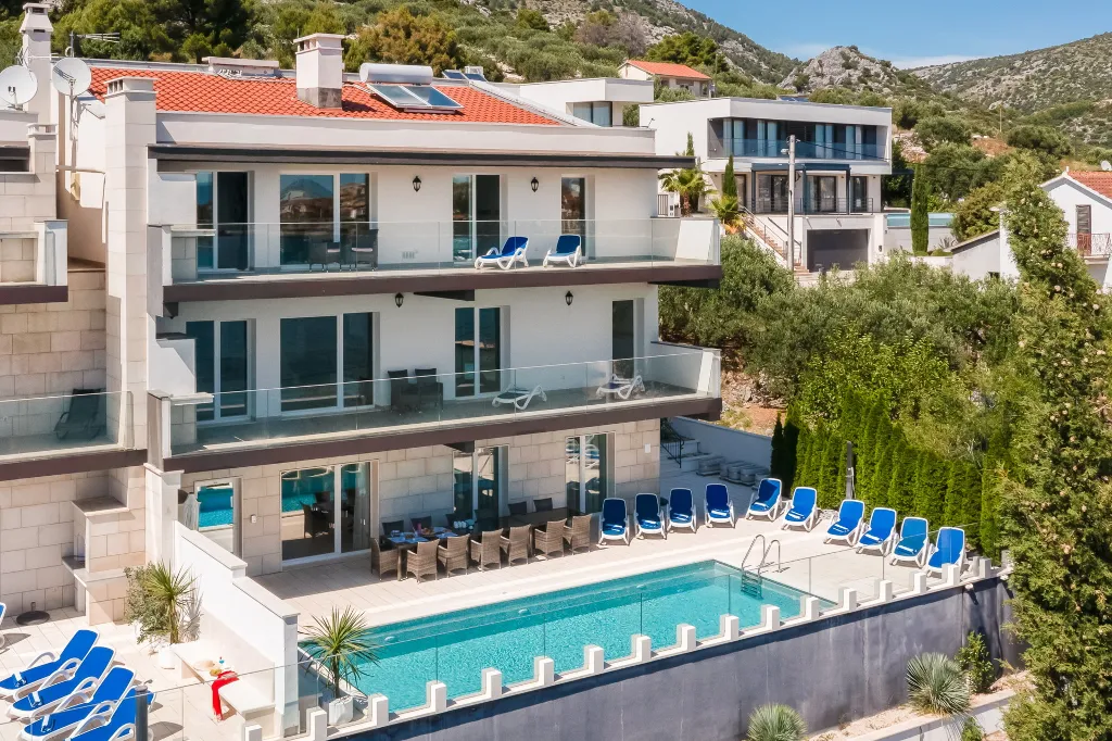 Spacious 9-Bedroom Villa with Pool in Seget Vranjica