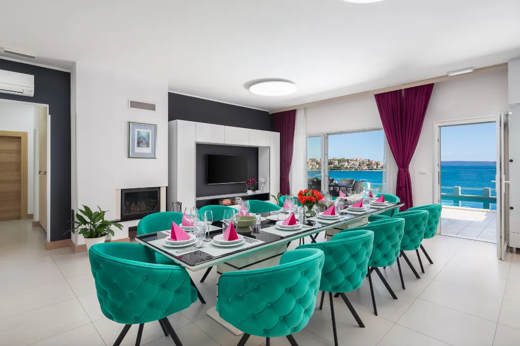 Spacious 9-Bedroom Villa with Pool in Seget Vranjica