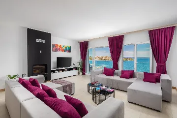 Spacious 9-Bedroom Villa with Pool in Seget Vranjica