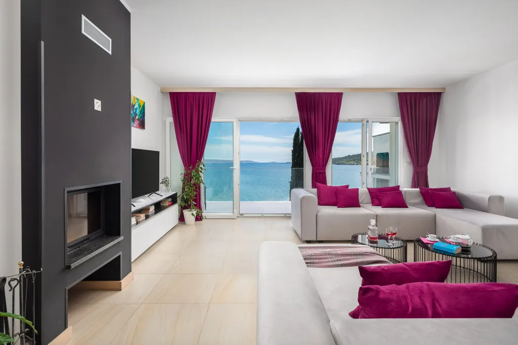 Spacious 9-Bedroom Villa with Pool in Seget Vranjica