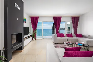 Spacious 9-Bedroom Villa with Pool in Seget Vranjica