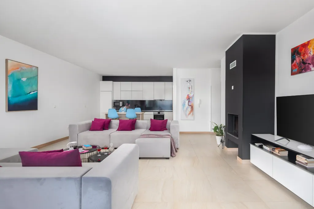 Spacious 9-Bedroom Villa with Pool in Seget Vranjica