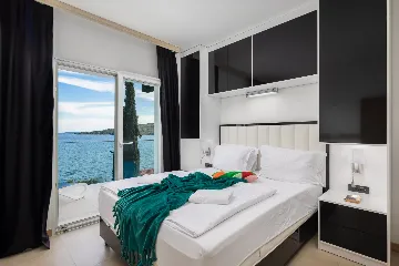 Spacious 9-Bedroom Villa with Pool in Seget Vranjica