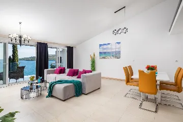 Spacious 9-Bedroom Villa with Pool in Seget Vranjica