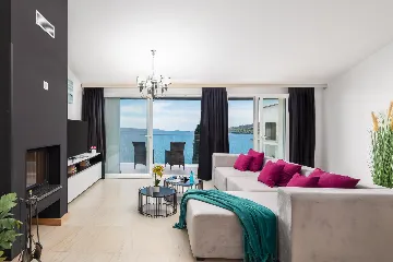 Spacious 9-Bedroom Villa with Pool in Seget Vranjica