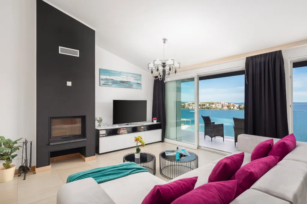 Spacious 9-Bedroom Villa with Pool in Seget Vranjica