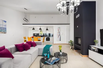 Spacious 9-Bedroom Villa with Pool in Seget Vranjica