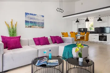 Spacious 9-Bedroom Villa with Pool in Seget Vranjica