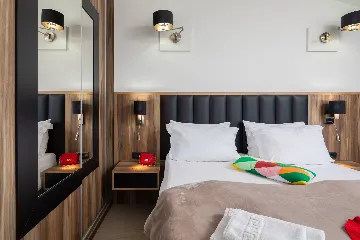 Spacious 9-Bedroom Villa with Pool in Seget Vranjica