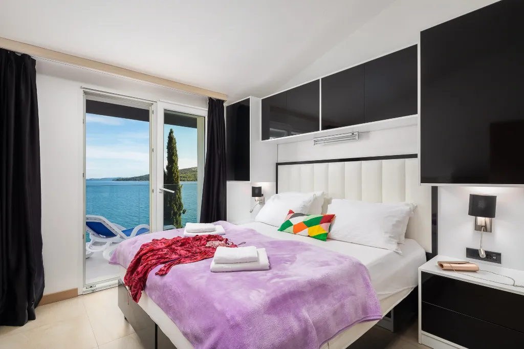 Spacious 9-Bedroom Villa with Pool in Seget Vranjica