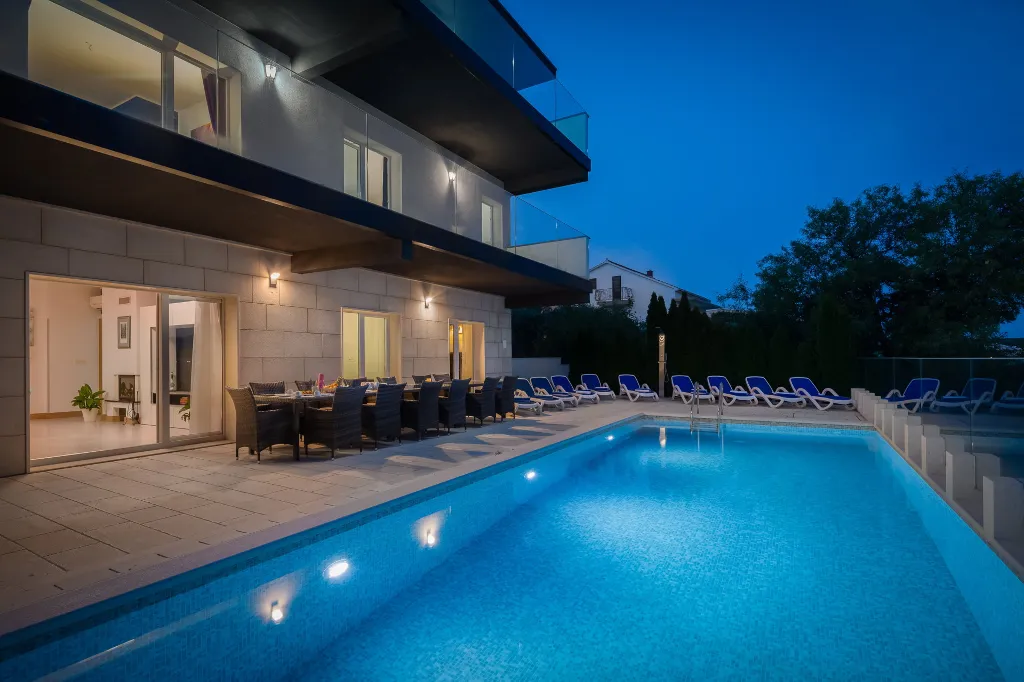 Spacious 9-Bedroom Villa with Pool in Seget Vranjica