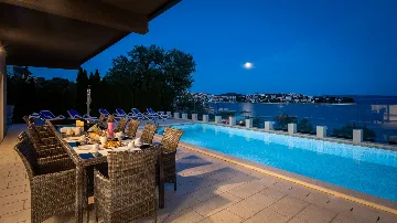 Spacious 9-Bedroom Villa with Pool in Seget Vranjica