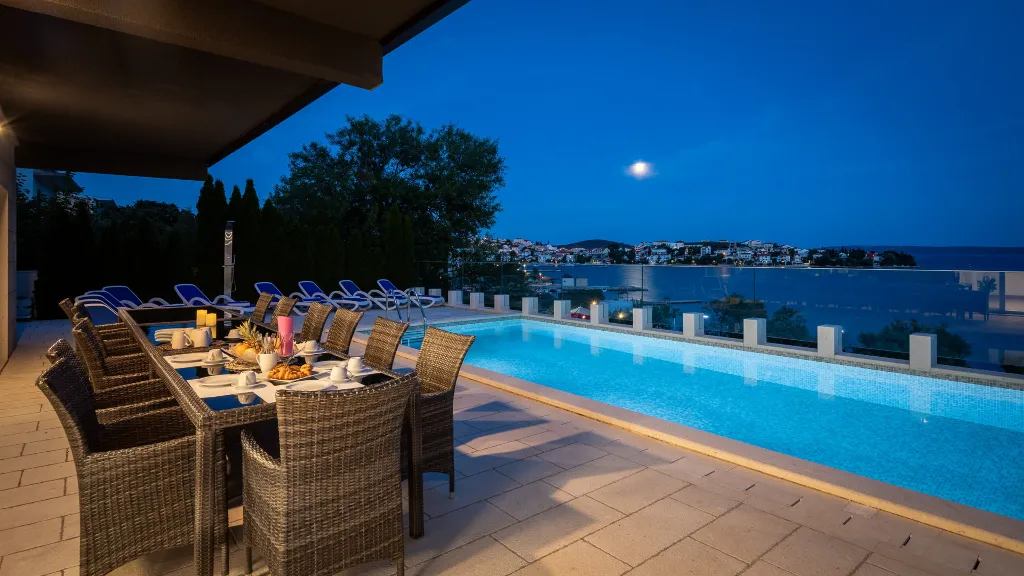 Spacious 9-Bedroom Villa with Pool in Seget Vranjica