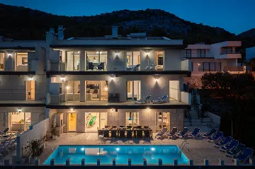 Spacious 9-Bedroom Villa with Pool in Seget Vranjica